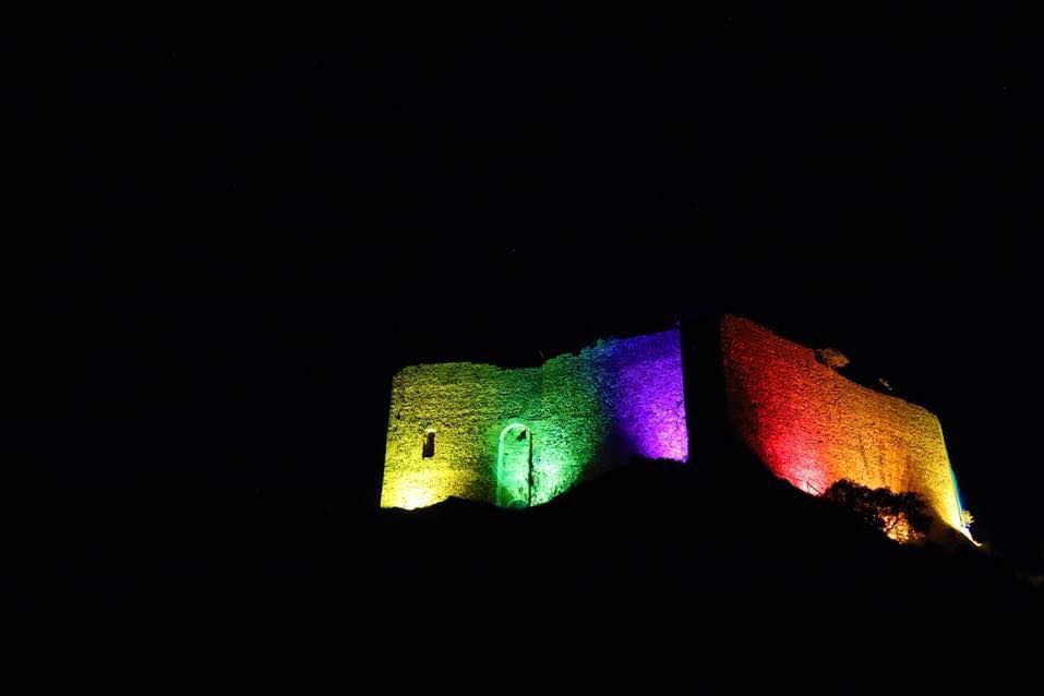 Herrera del Duque ilumina sus edificios públicos con los colores del Orgullo