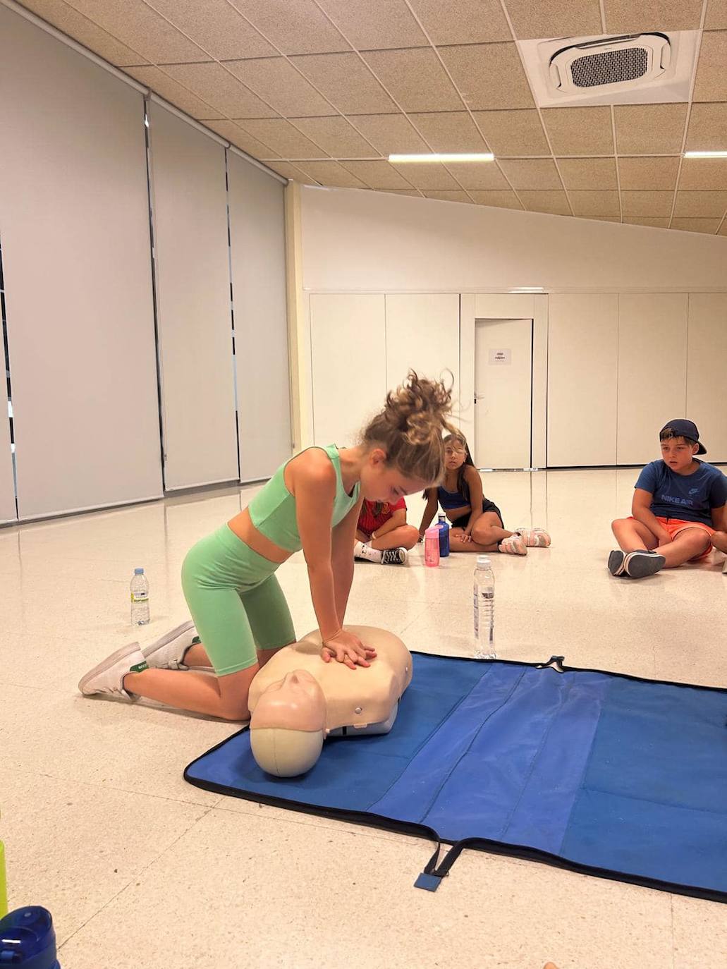 Los niños y niñas de los Campamentos de Verano realizaron un taller de Primeros Auxilios