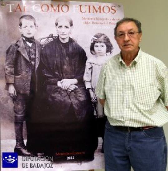 Don Satur en la presentación de uno de sus libros.