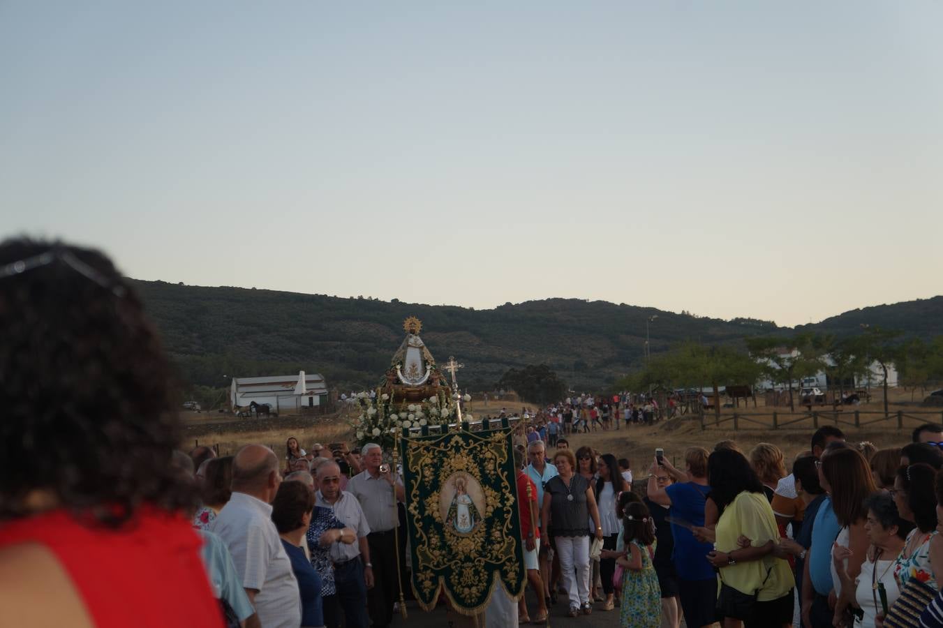 Virgen de Consolación recibida por el pueblo. 