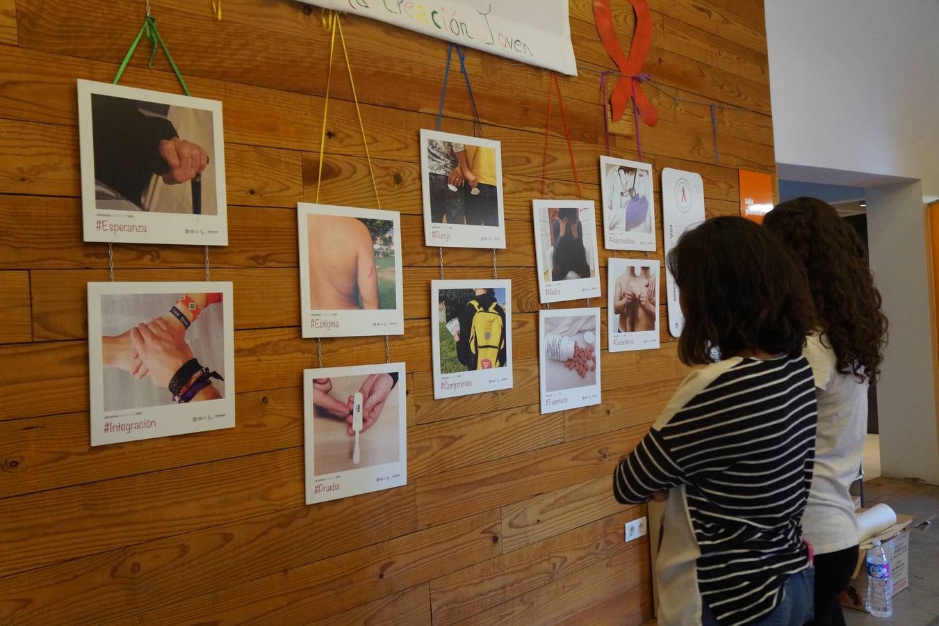 Dos semanas para visitar la exposicón “Jóvenes frente al VIH”