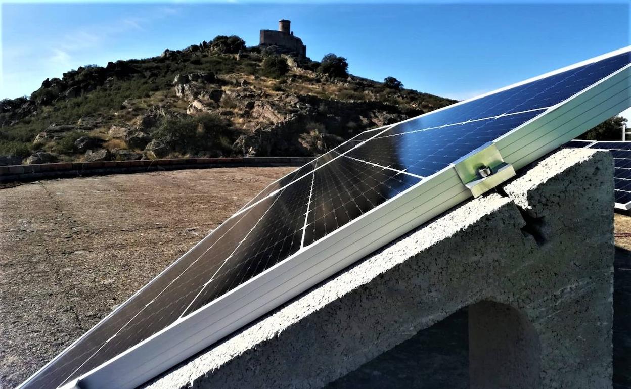 Promedio instala en depósitos de agua de la localidad, paneles solares para mejorar el control y la calidad del agua potable