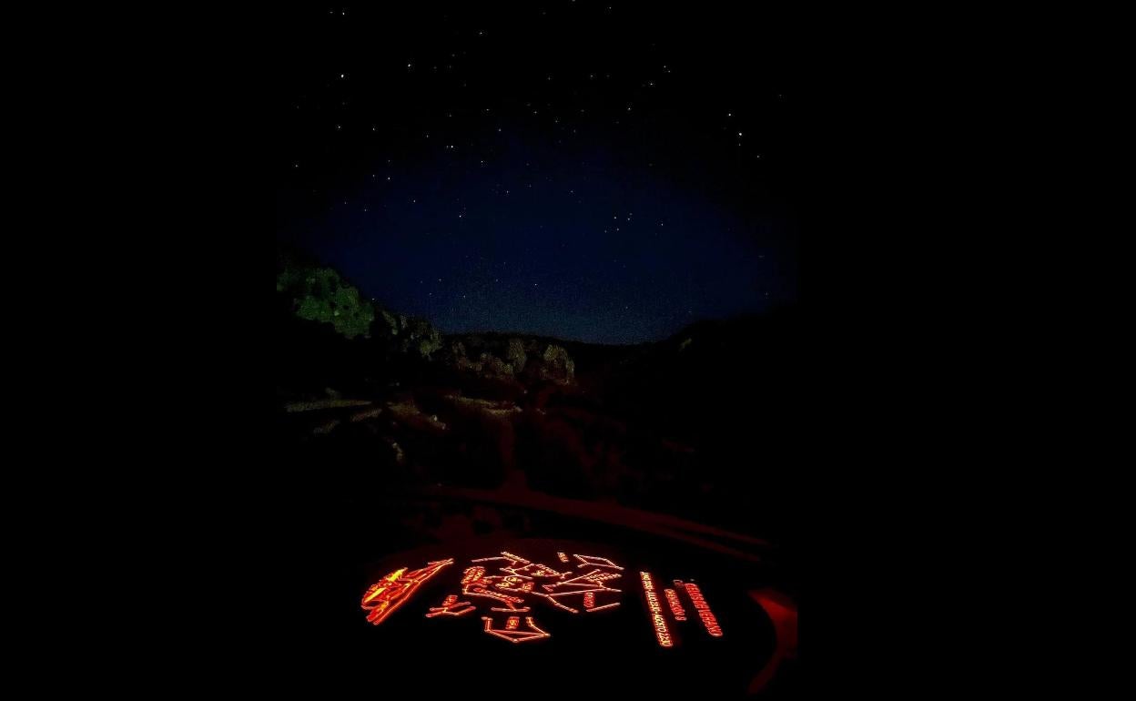 Ya está operativo el «Mirador Celeste» instalado en el Camino de los Escalones de la Sierra Grande