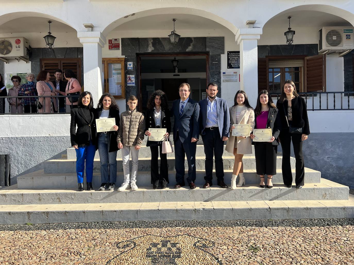 El Presidente de la Junta y el alcalde de Hornachos han participado en el acto de entrega de los «Premios Municipales al Rendimiento Académico»
