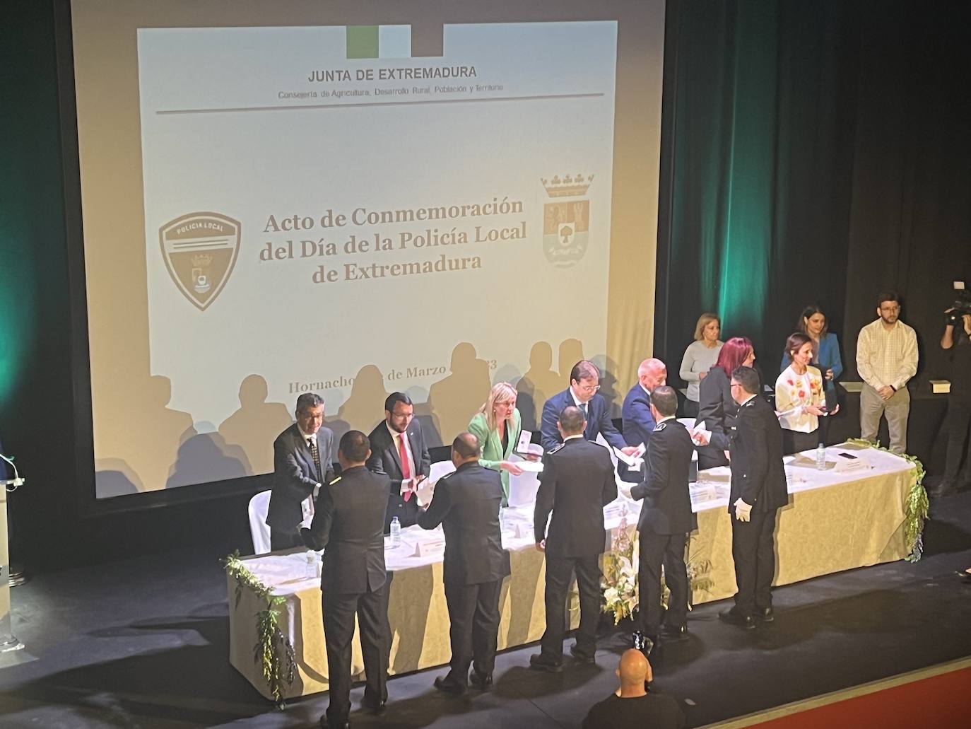 Autoridades entrega distinciones Policias Locales