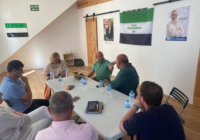 Naharro en Hornachos asegura que las promesas de Vara «ya no tienen valor ni credibilidad, lleva muchos años gobernando y no ha cumplido nada a los extremeños»