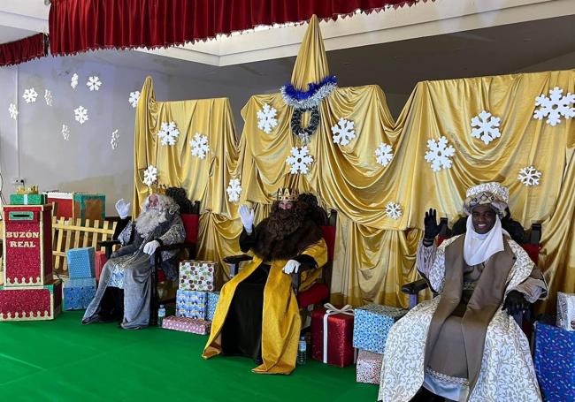 «Reyes Magos» en su visita a la Casa de la Cultura