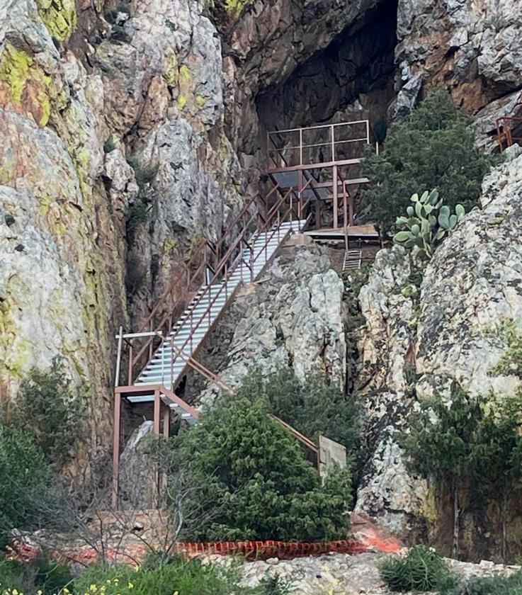 Obras acceso zona de «pinturas rupestres» Sierra de Hornachos