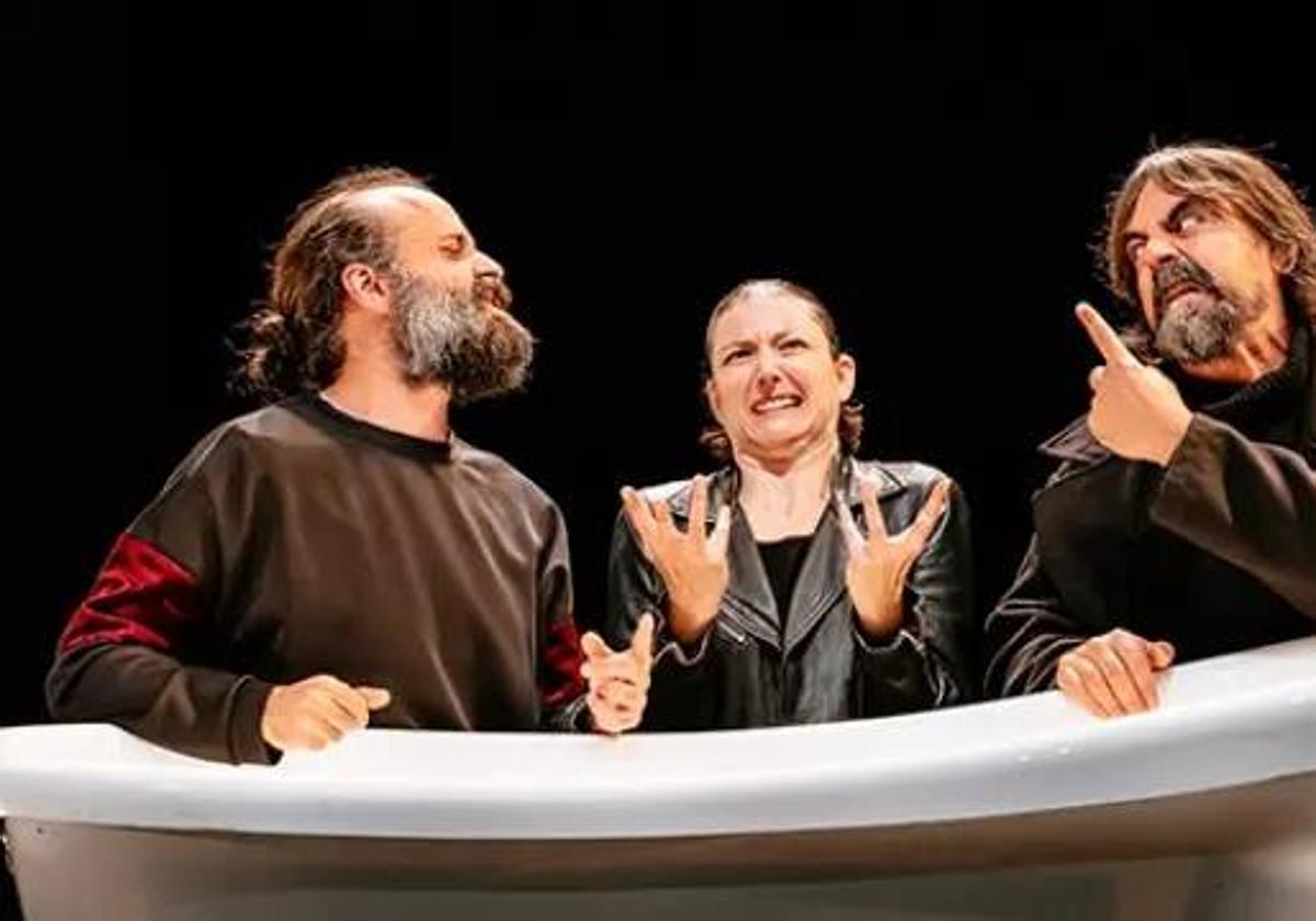 El Auditorio Municipal estrena este sábado la obra «Conquistadores» una comedia con toques de absurdo que recrea con estética contemporánea personajes como Pizarro o Núñez de Balboa para «reconciliarnos» con la historia.
