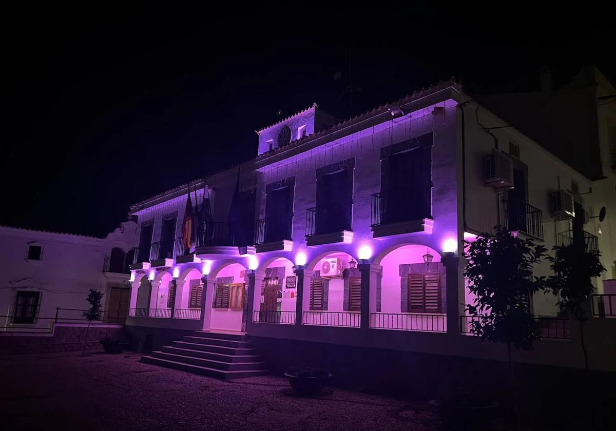Hornachos se suma al 25 N con Teatro, Punto Violeta, Manifiesto, y Mesa Informativa para dar visibilidad al Dia Internacional sobre la «Eliminación de la Violencia de Género»