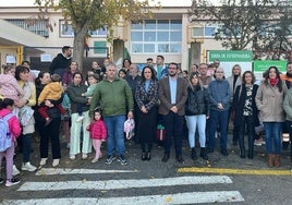 Protesta puerta del colegio