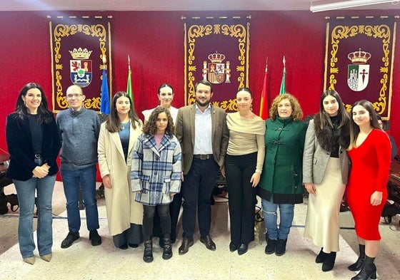 Alcalde, equipo directivo del IES «Los Moriscos» y alumn@s galardonados