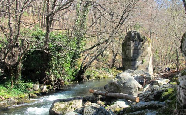 Puente viejo y garganta de Pedro Chate. 