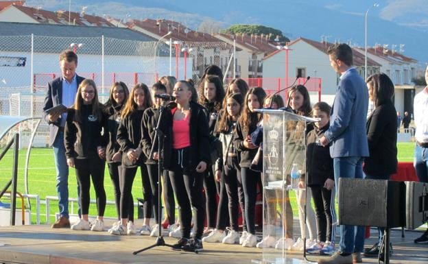 El Club de Gimnasia Rítmica Jaraíz dando las gracias.