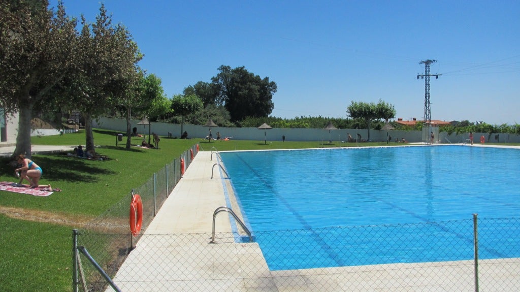 Piscina grande, llamada popularmente 'olímpica'. 