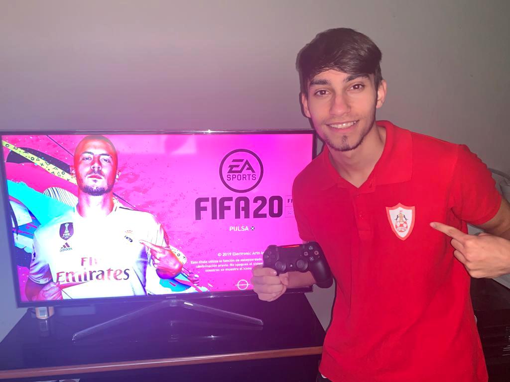 Rubén Darío brindando el triunfo a su club.