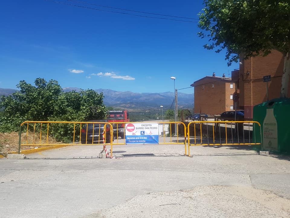 La Calle El Robledo cortada por las obras.