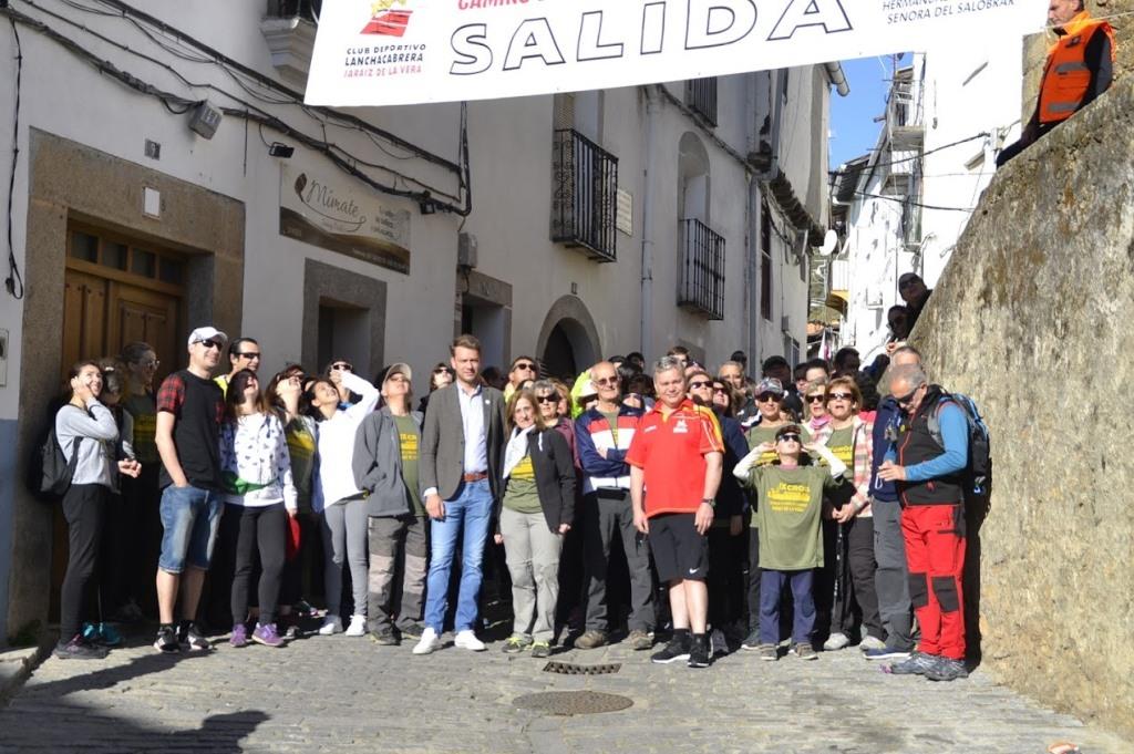 Salida de la ruta senderista en otra edición anterior. 