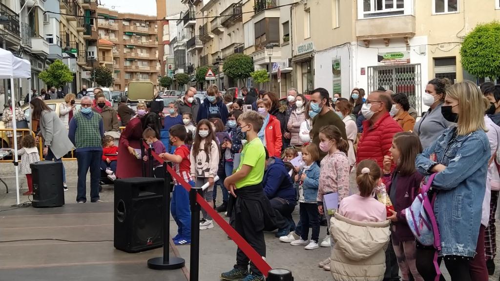 Niños asistentes a los actos del Día del Libro. 