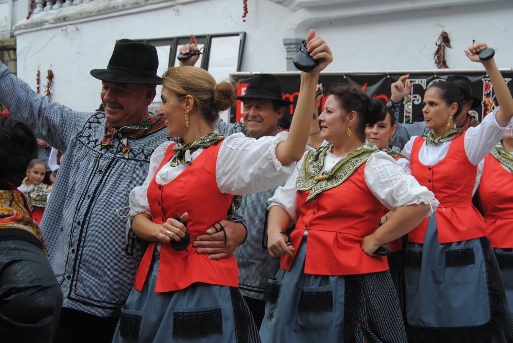 Los Coroz y Danzas Los Jarentinos, en su última actuación. 