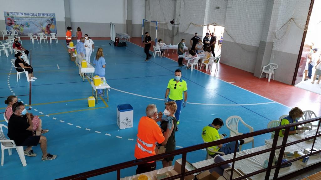 Vacunacio nes en el pabellón muniicpal de deportes de Jaraíz. 