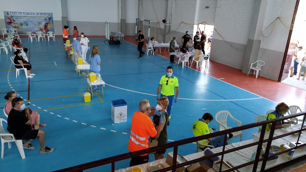 Vacunación anterior en el polideportivo municipal. 