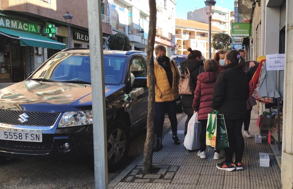 Avenida de la Constitución, principal zona comercial jaraiceña. 