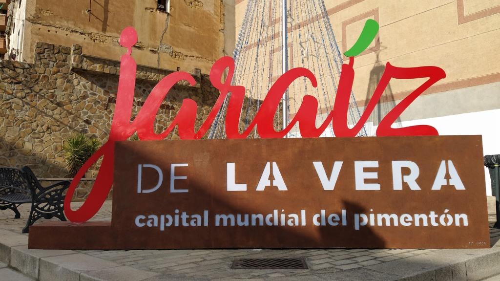 Letras córporeas instaldas en la avenida del Salobrar. 