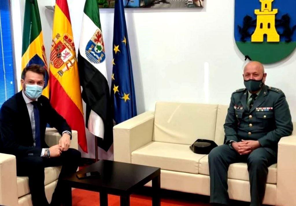 Luis Miguel Núñez y Rafael Chaparro, en el Ayuntamiento. 