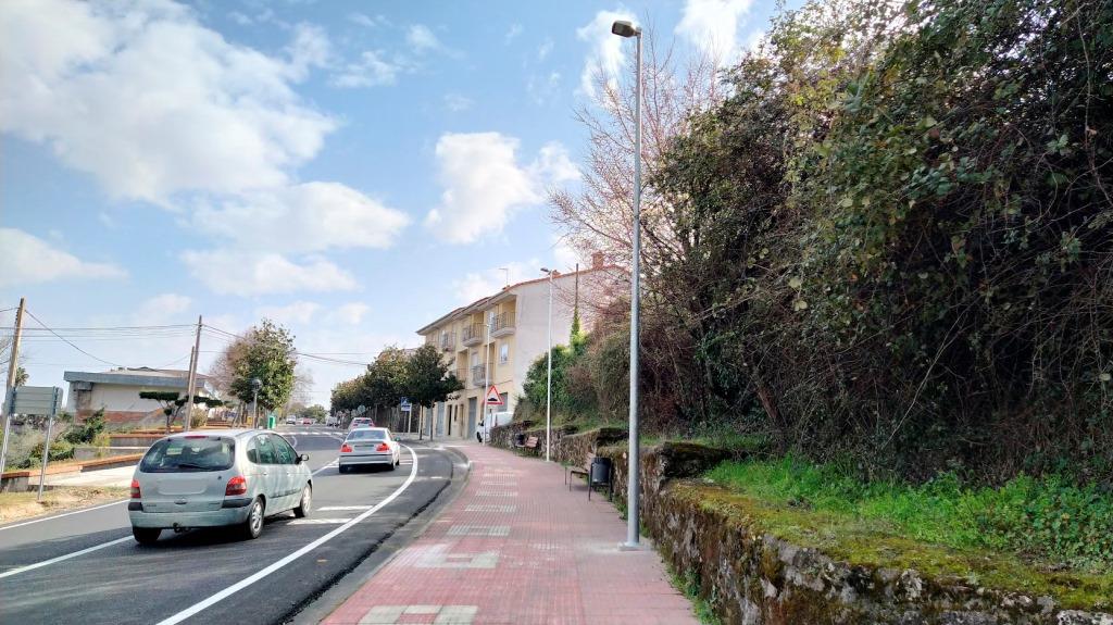 Nuevas farolas en la calle Almazara. 