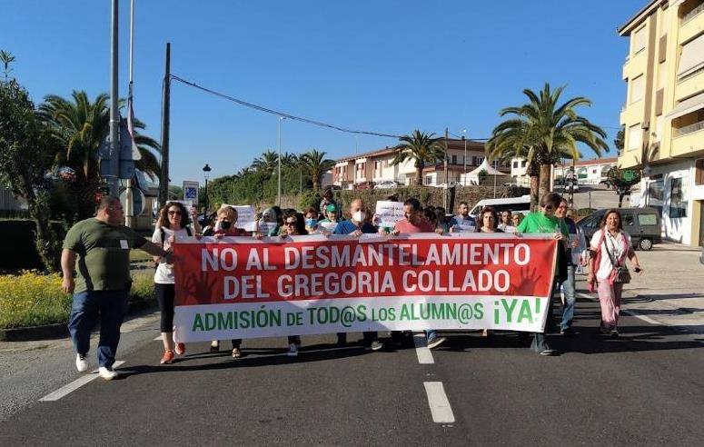 La manifestación accediendo a la principal travesía. 