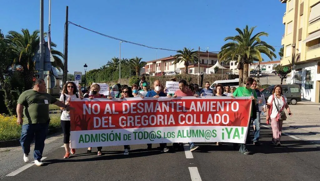 La primera manifestación por la avenida de la Constitutción. 