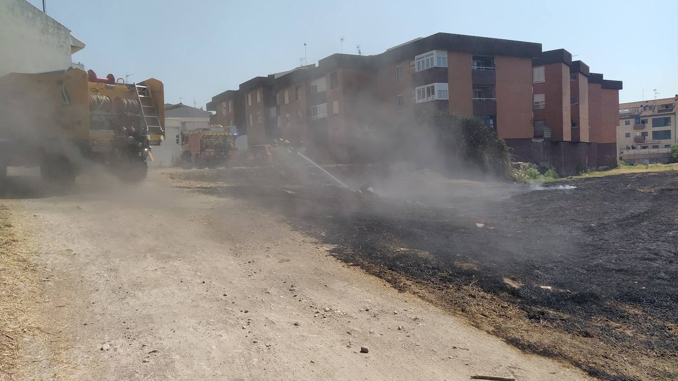 El fuego próximo a las viviendas. 