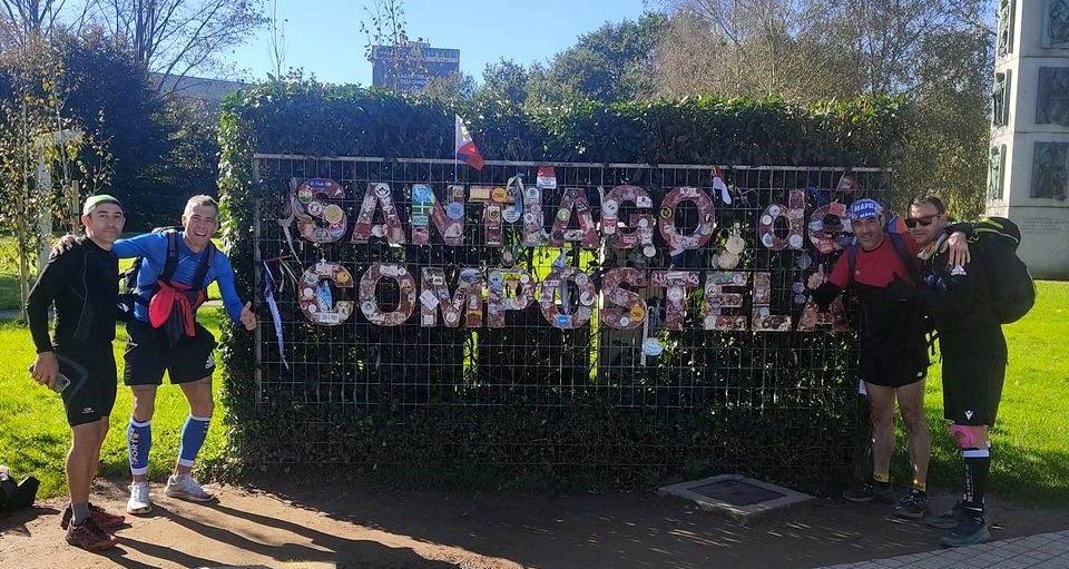 Llegada de los cuatro deportistas jaraiceños a Santiago de Compostela. 