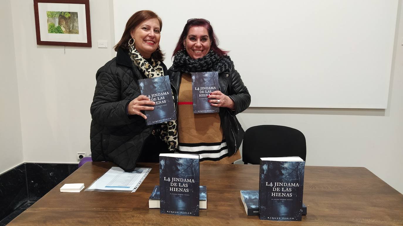 Montserrat López y Raquel Sánchez durante la presentación. 