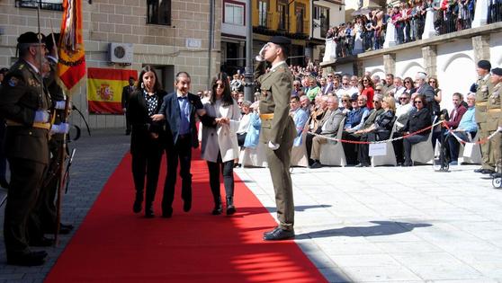 Usurarios de Aspace emocionan al público asistente a la jura de bandera