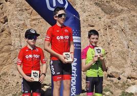 Alberto Parra Alegre, el tercero por la derecha.