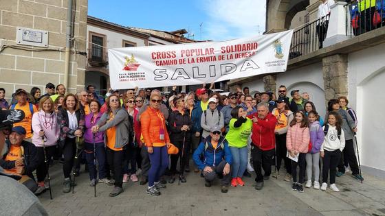 Récord de senderistas y corredores de élite en 'Camino de la ermita de la Dehesa'