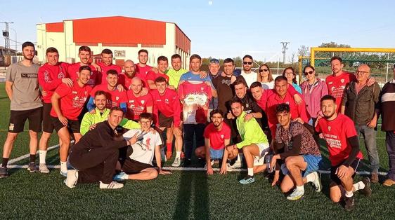 Dani Baños renueva por otra temporada más como entrenador del Jaraíz