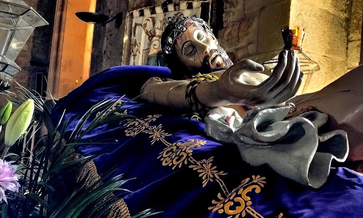 Hoy, procesión del Santo Entierro con cinco pasos y largo recorrido