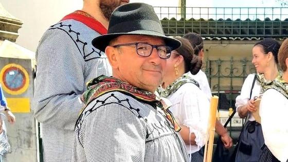 Luis Miguel González cede la jota de la Virgen del Salobrar a la Hermandad de la Patrona