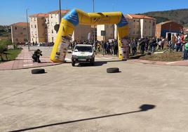 Un vehículo compitiendo en la primera edición.