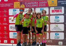 Los alumnos de la Escuela de Ciclismo de las Moriscas, en la clausura de los Judex