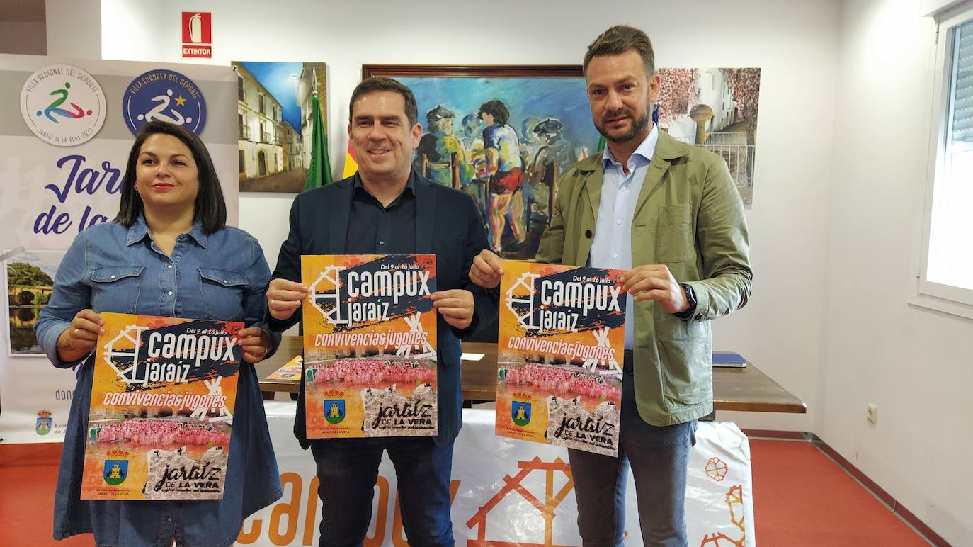 Cintia Gómez, Piti Hurtado y Luis Miguel Núñez durante la presentación.