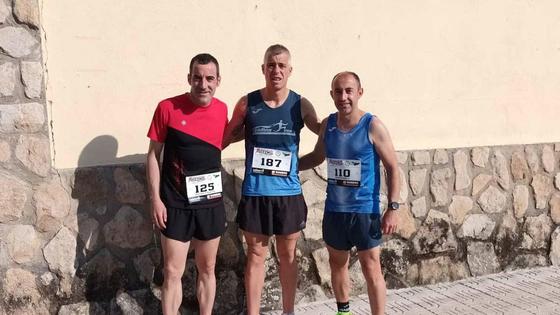 Ángel Luis Pérez, primero en Veteranos A, y Alan Otero, tercero en Veteranos B, en la 'Diezmil'