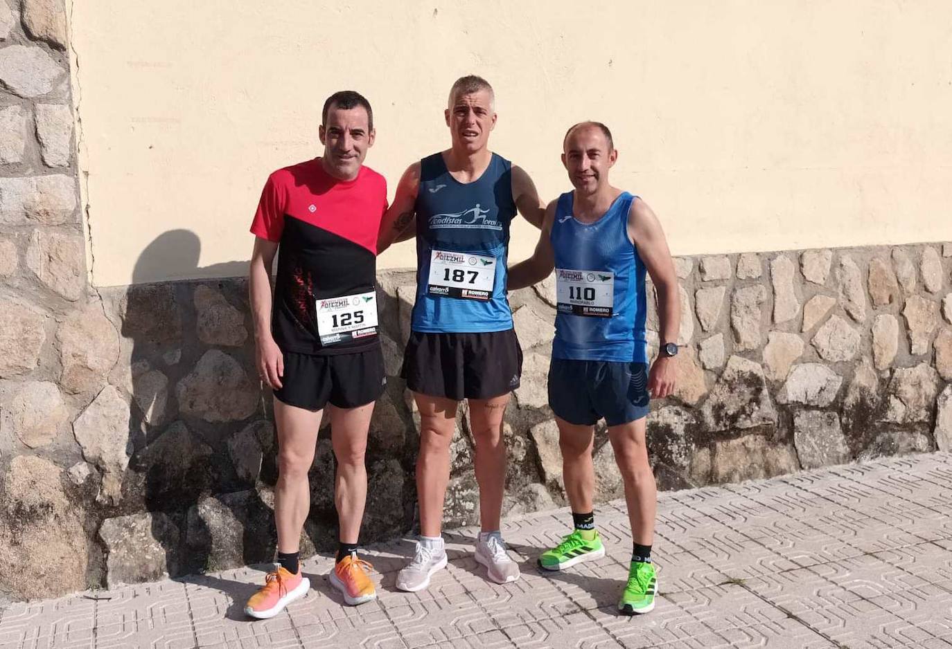 Ángel Luis Pérez, primero en Veteranos A, y Alan Otero, tercero en Veteranos B, en la 'Diezmil'