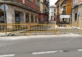 Obras de reparación del pavimento en la calle Tenerías.
