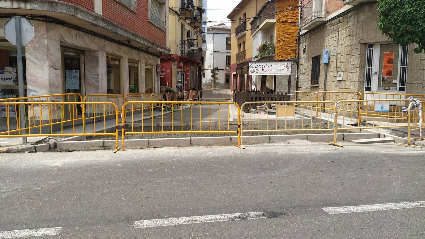 Obras de reparación del pavimento en la calle Tenerías.