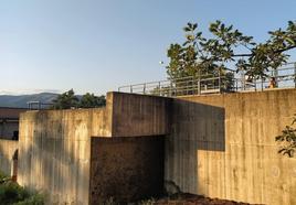 Estación de bombeo, tratamiento y depósito municipal de agua.