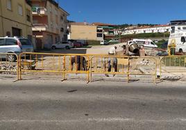 Obras a la entrada del aparcamiento provisional del decampado o antigua pista El Recreo Jaraiceño.